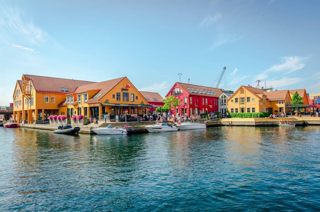 Uitzicht op Fiskebrygga in Kristiansand, Noorwegen